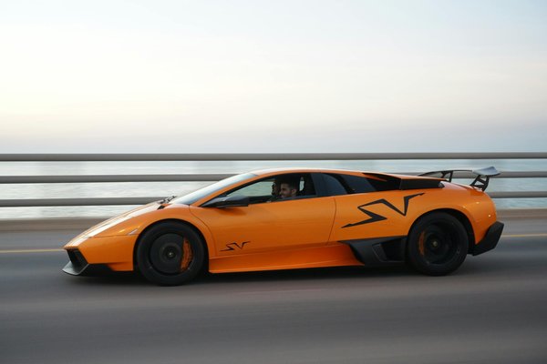 What Unique Trends Are Shaping UK Women's Fashion Today?